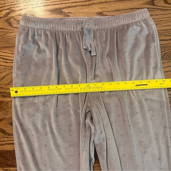 Carole Hochman Rolled Collar Two-Piece Lounge Set
Taupe/Light Rose, Size Large - Picture 7 of 12